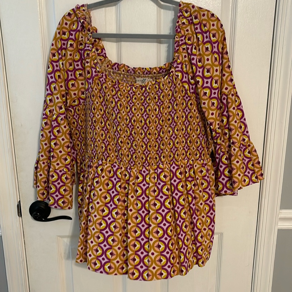 Beautiful flowy summer blouse.
